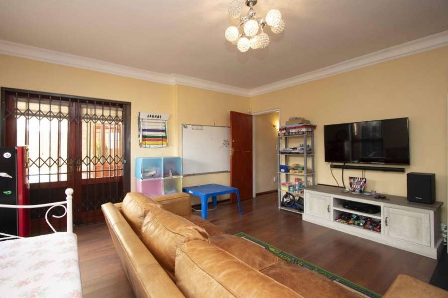 To Let 5 Bedroom Property for Rent in Parklands Western Cape